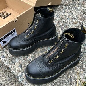 Doc Martin boots women’s size 8 US Sinclair Max Black